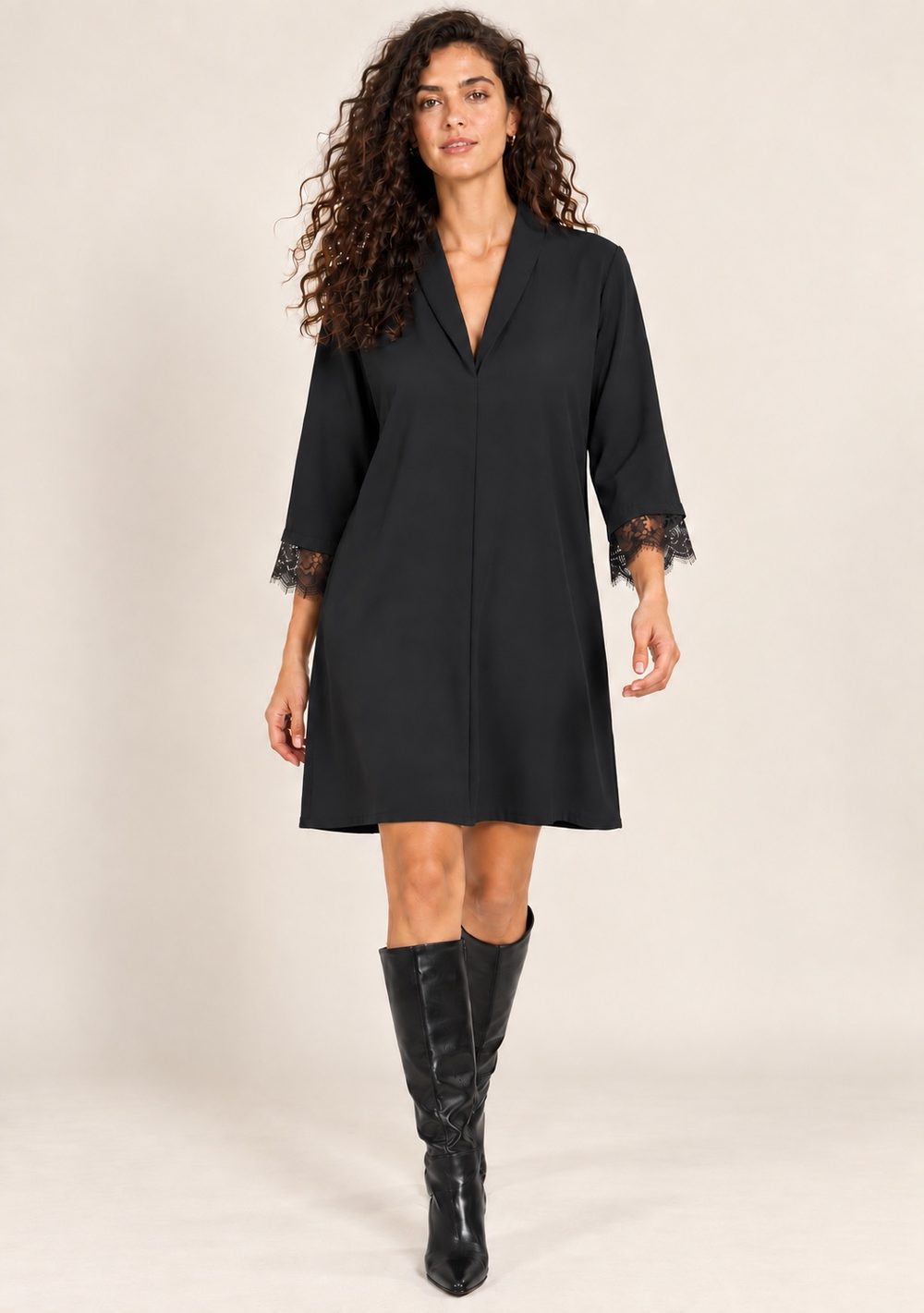 Abito Manica in Pizzo da donna in colore nero