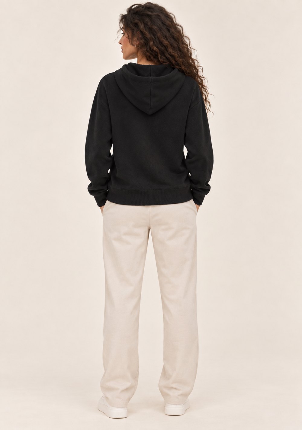 Maglia con Cappuccio da donna in colore nero, vista alternativa 3