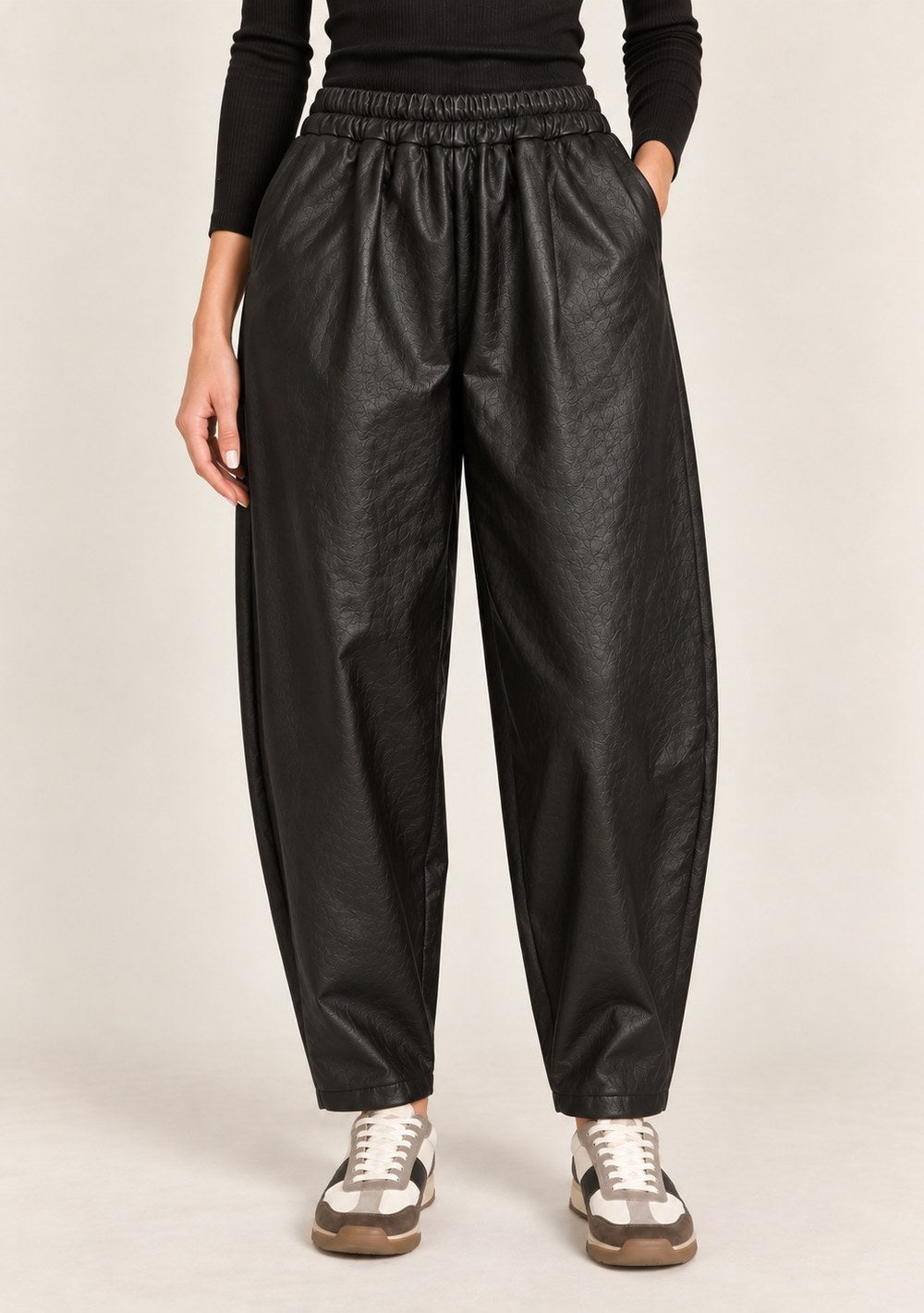 Pantaloni Balloon Ecopelle da donna in colore nero