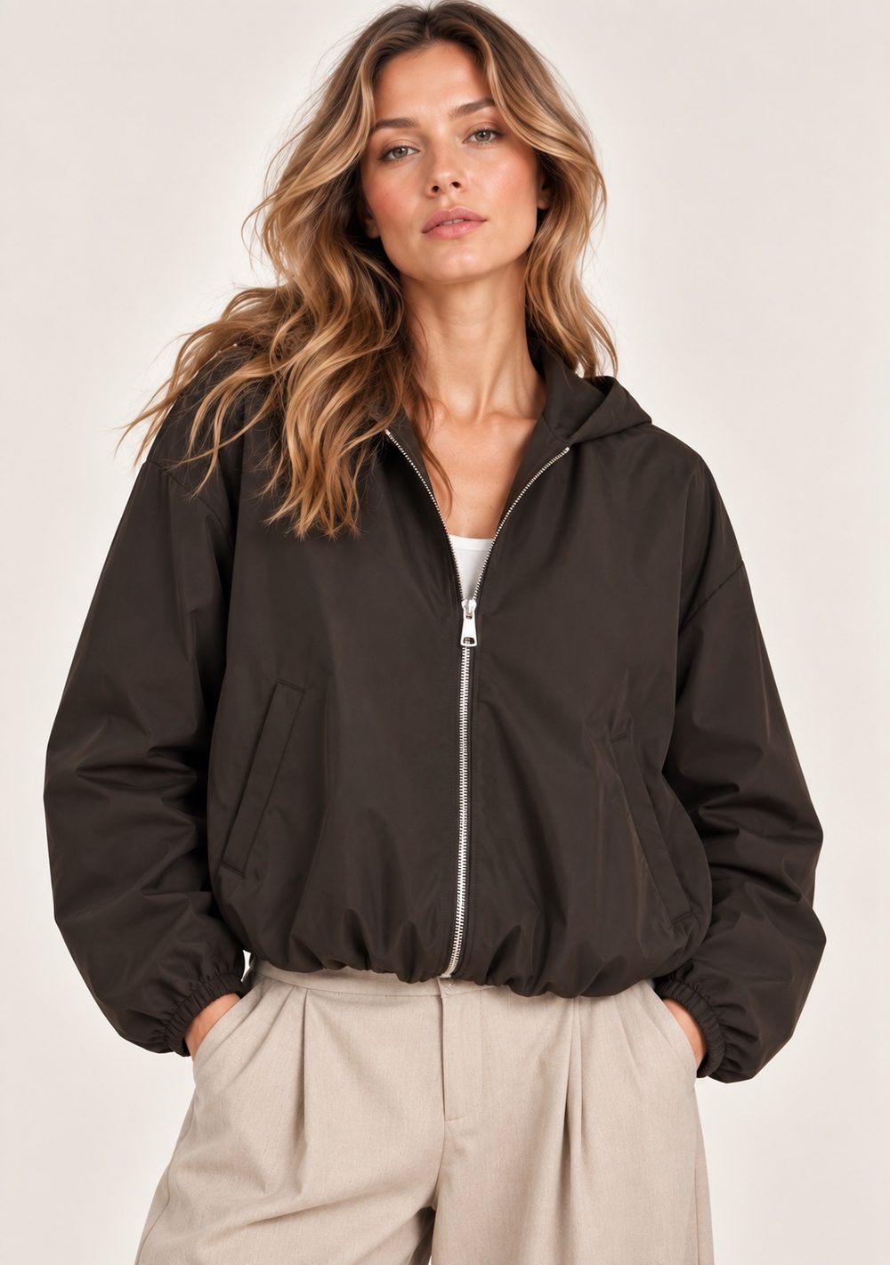 Bomber Tecnico Cappuccio da donna in colore moro