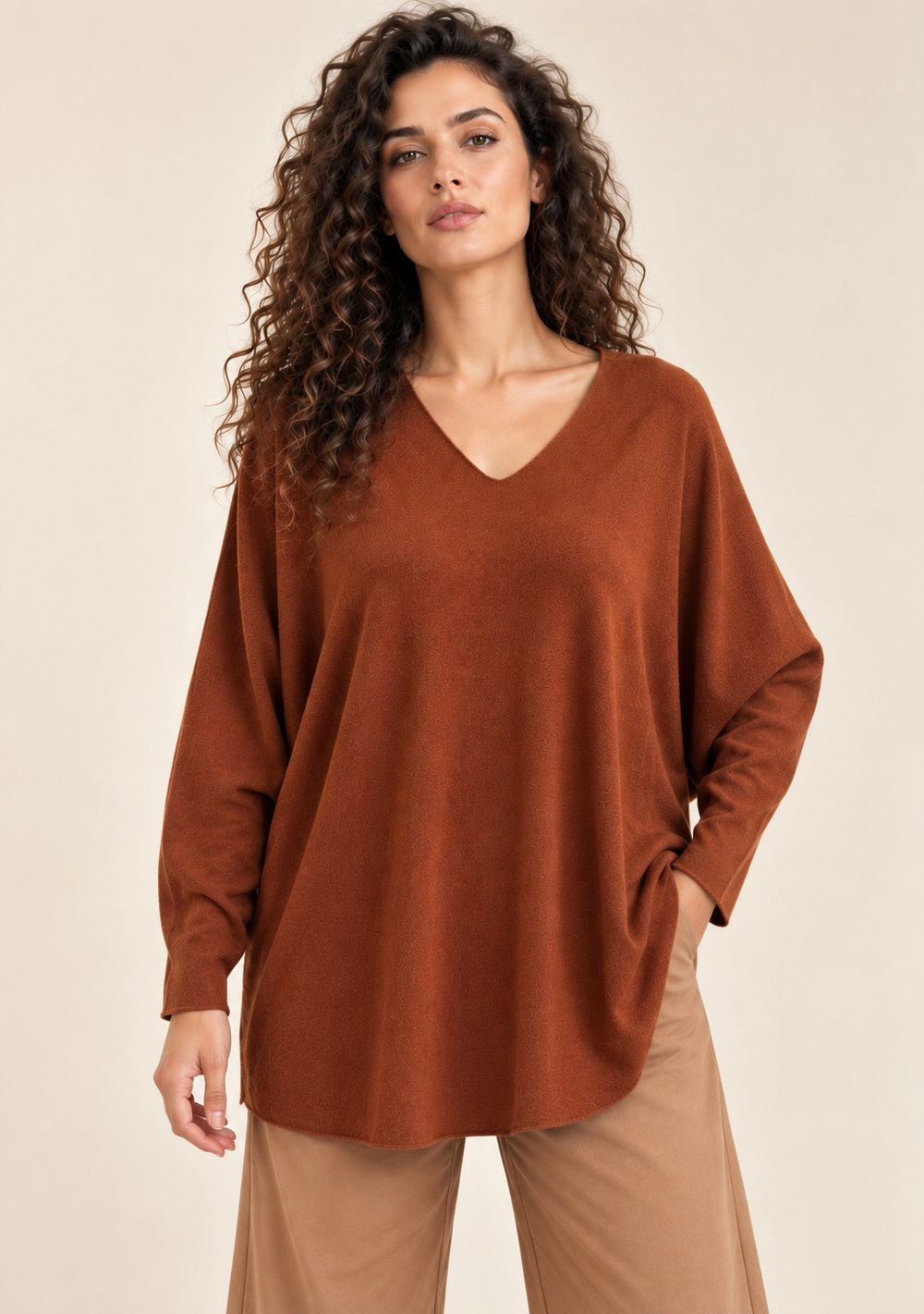 Maglia Scollo a V con Spacchi da donna in colore coccio