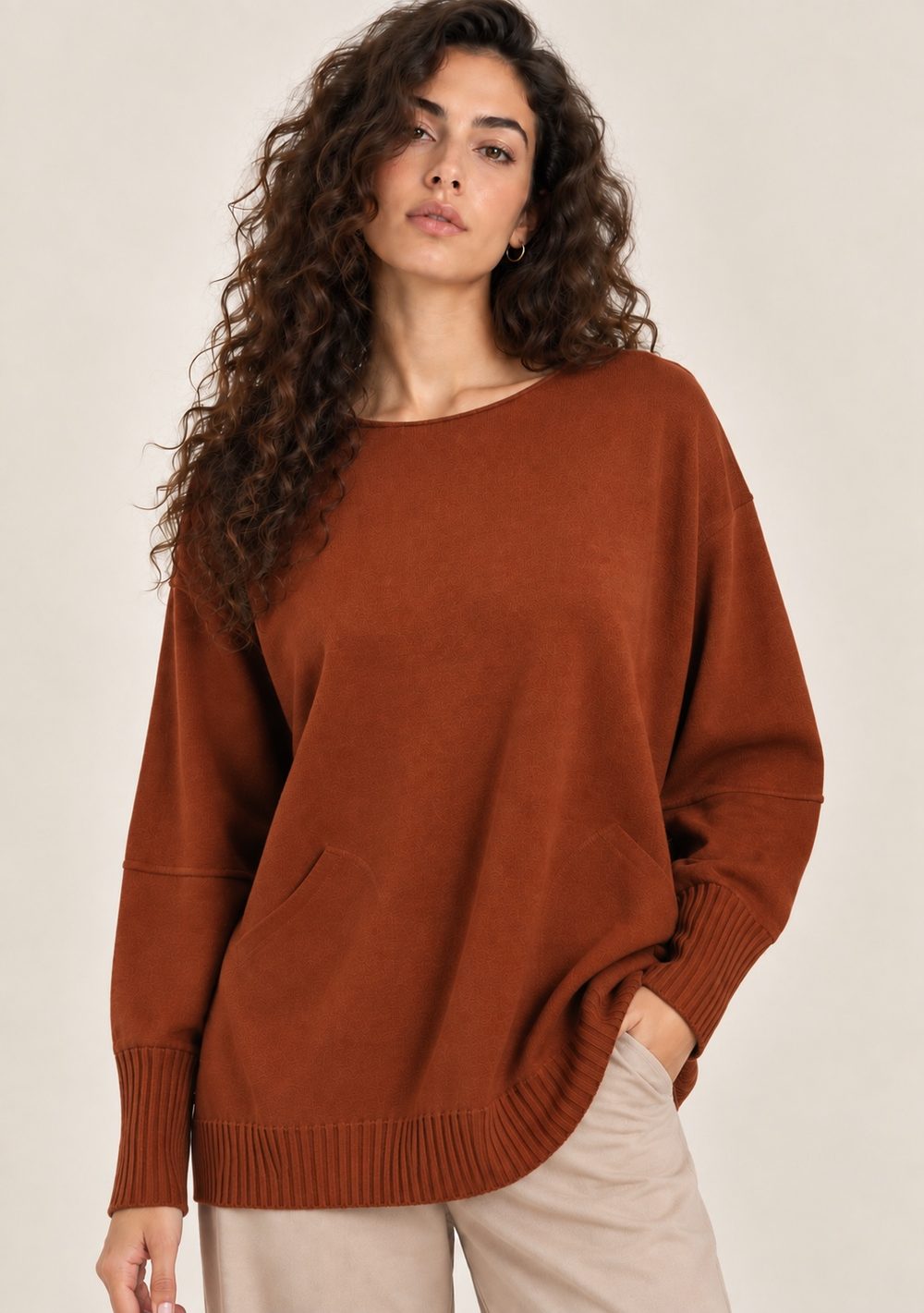 Maglia Girocollo con Tasche da donna in colore coccio