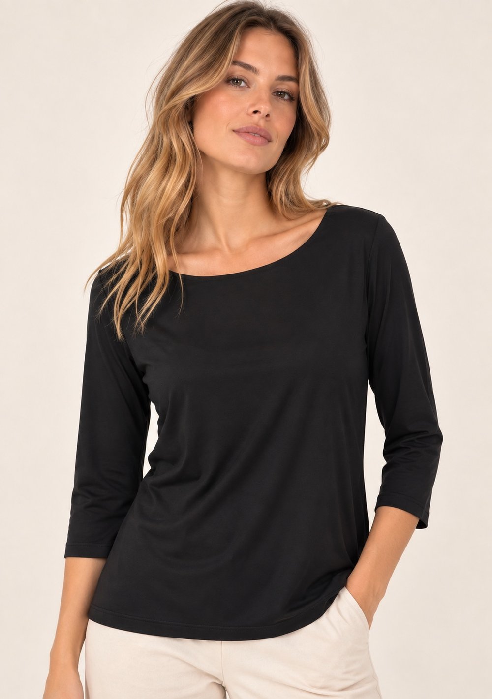 Maglia Scollo Madonna da donna in colore nero