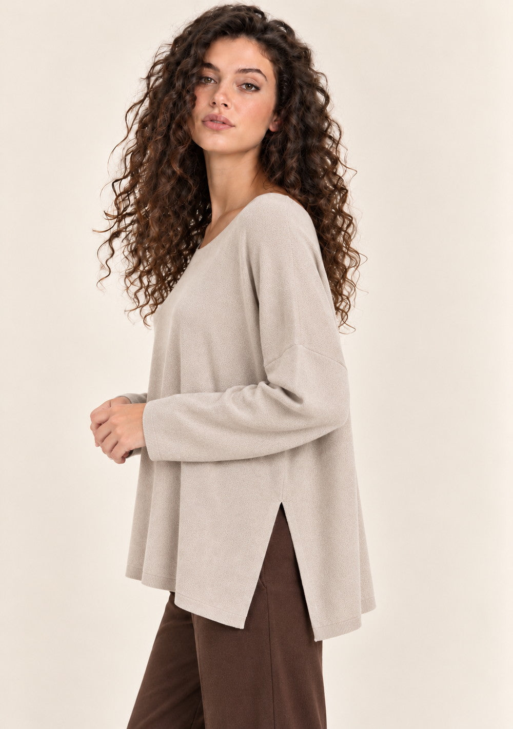 Maglia Girocollo con Spacchi Laterali da donna in colore beige, vista alternativa 2