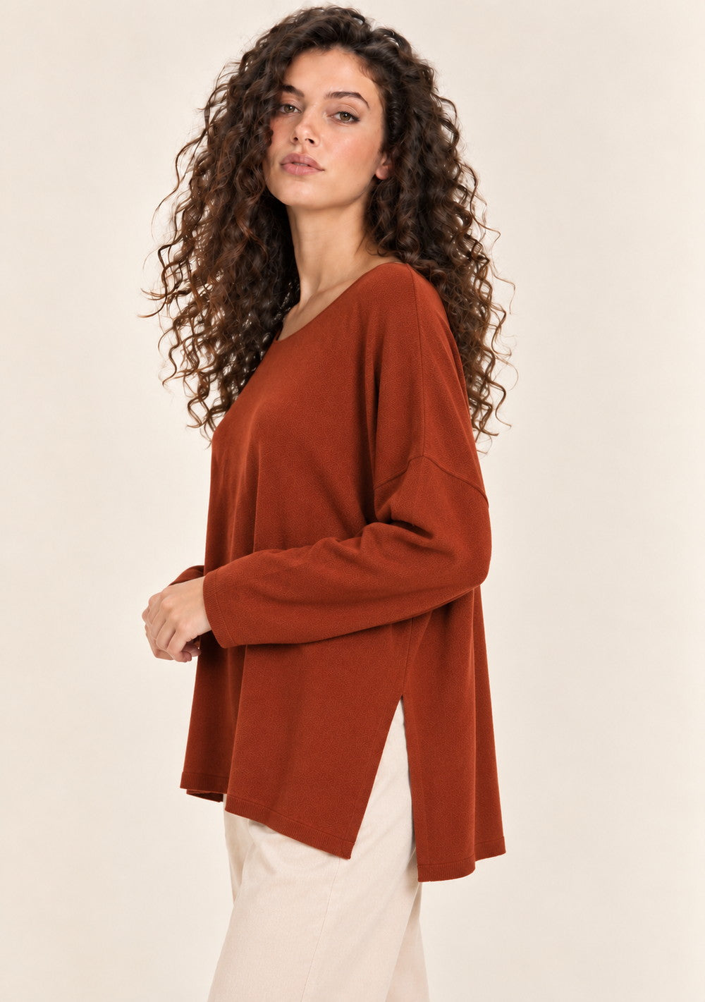 Maglia Girocollo con Spacchi Laterali da donna in colore coccio, vista alternativa 2