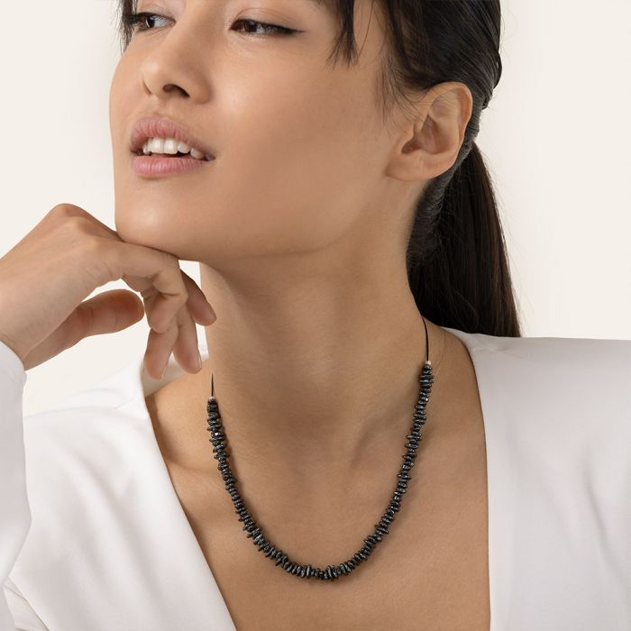 COLLANA REGOLABILE CIOTTOLI (FILO NERO)