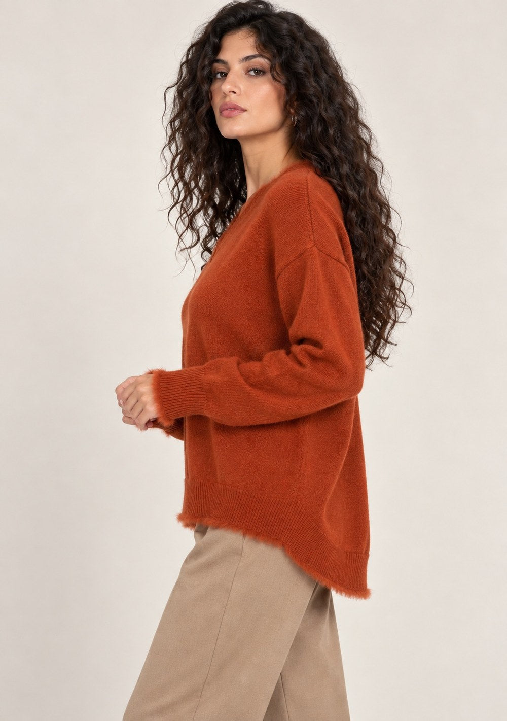 Maglia Scollo a V con Piume - foto 6