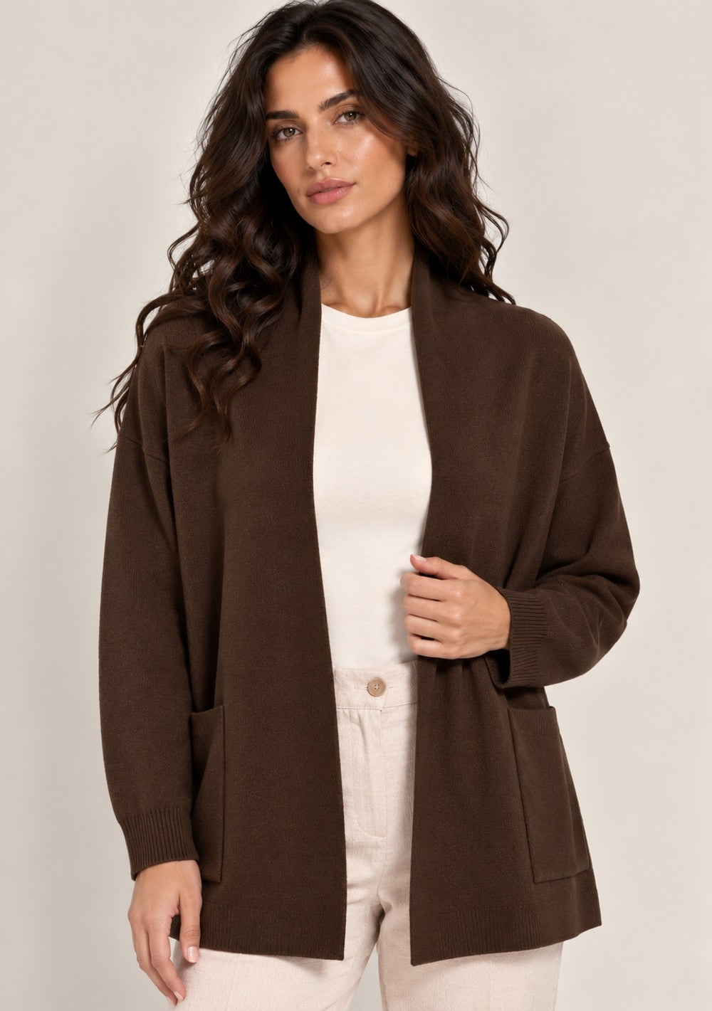 Cardigan aperto con tasche in colore marrone scuro