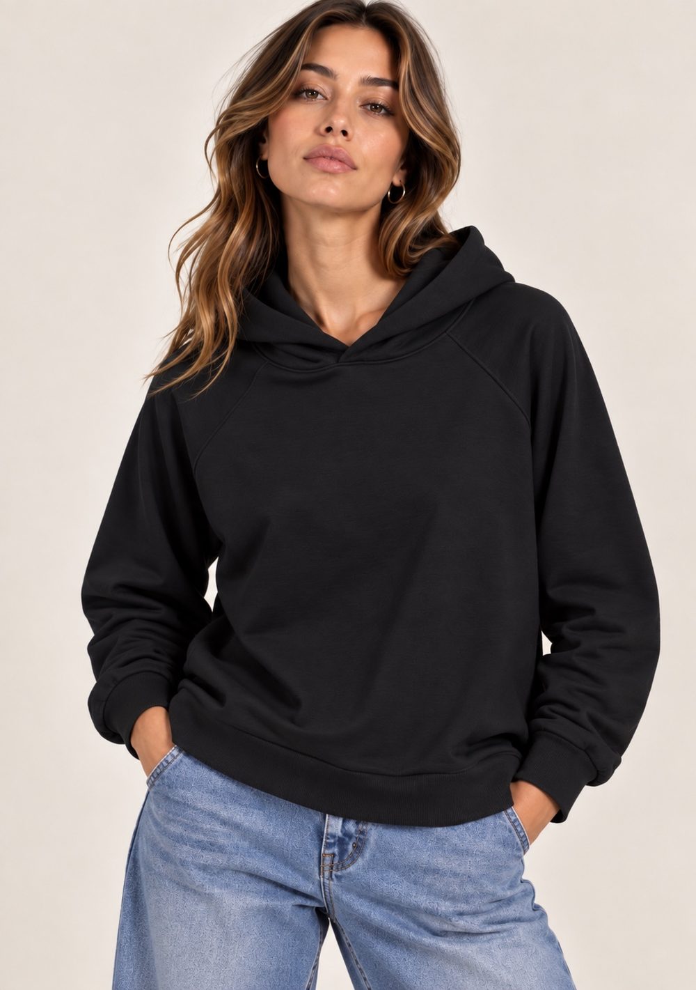Maglia in Felpa Cappuccio da donna in colore nero