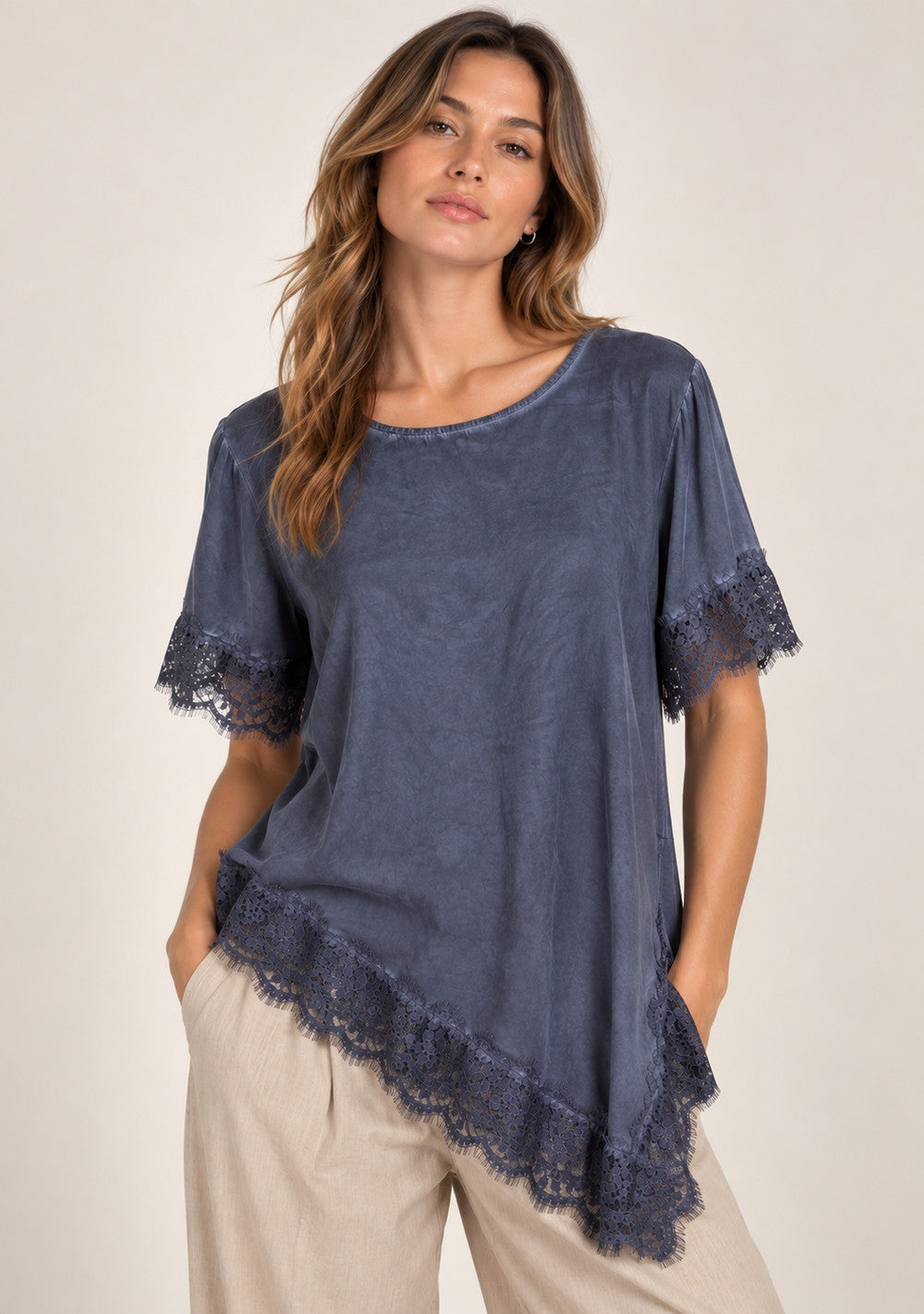 Maglia Asimmetrica con Merletto