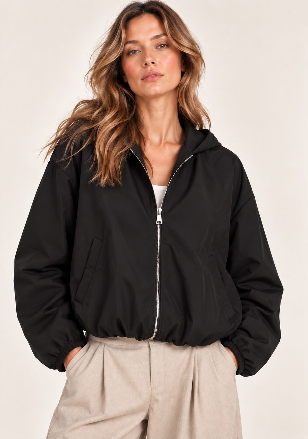 Bomber Tecnico Cappuccio da donna in colore nero