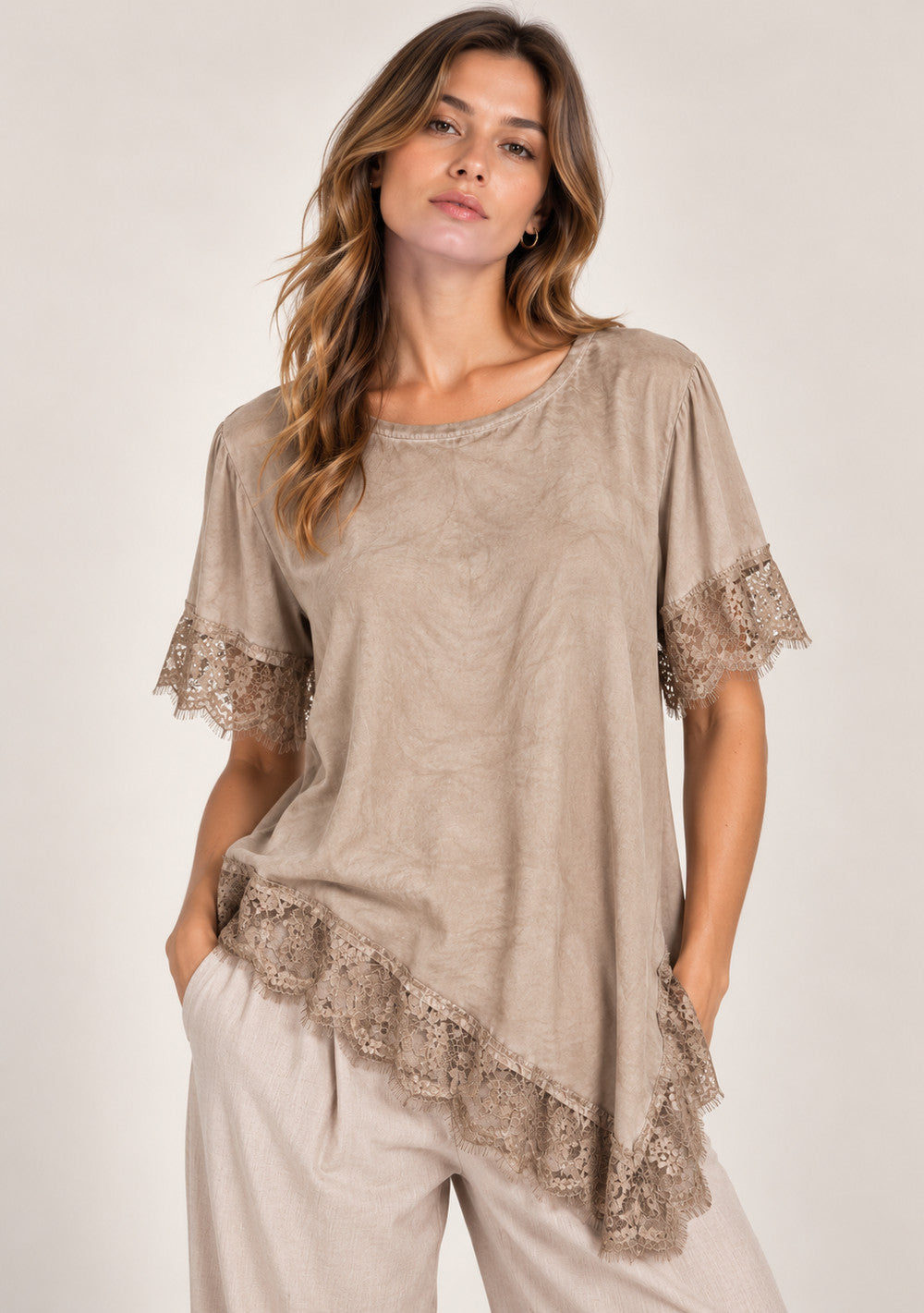 Maglia Asimmetrica con Merletto
