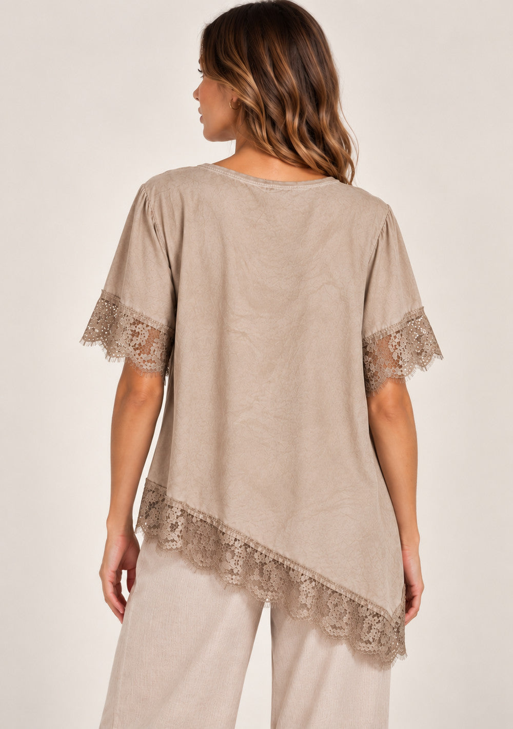 Maglia Asimmetrica con Merletto