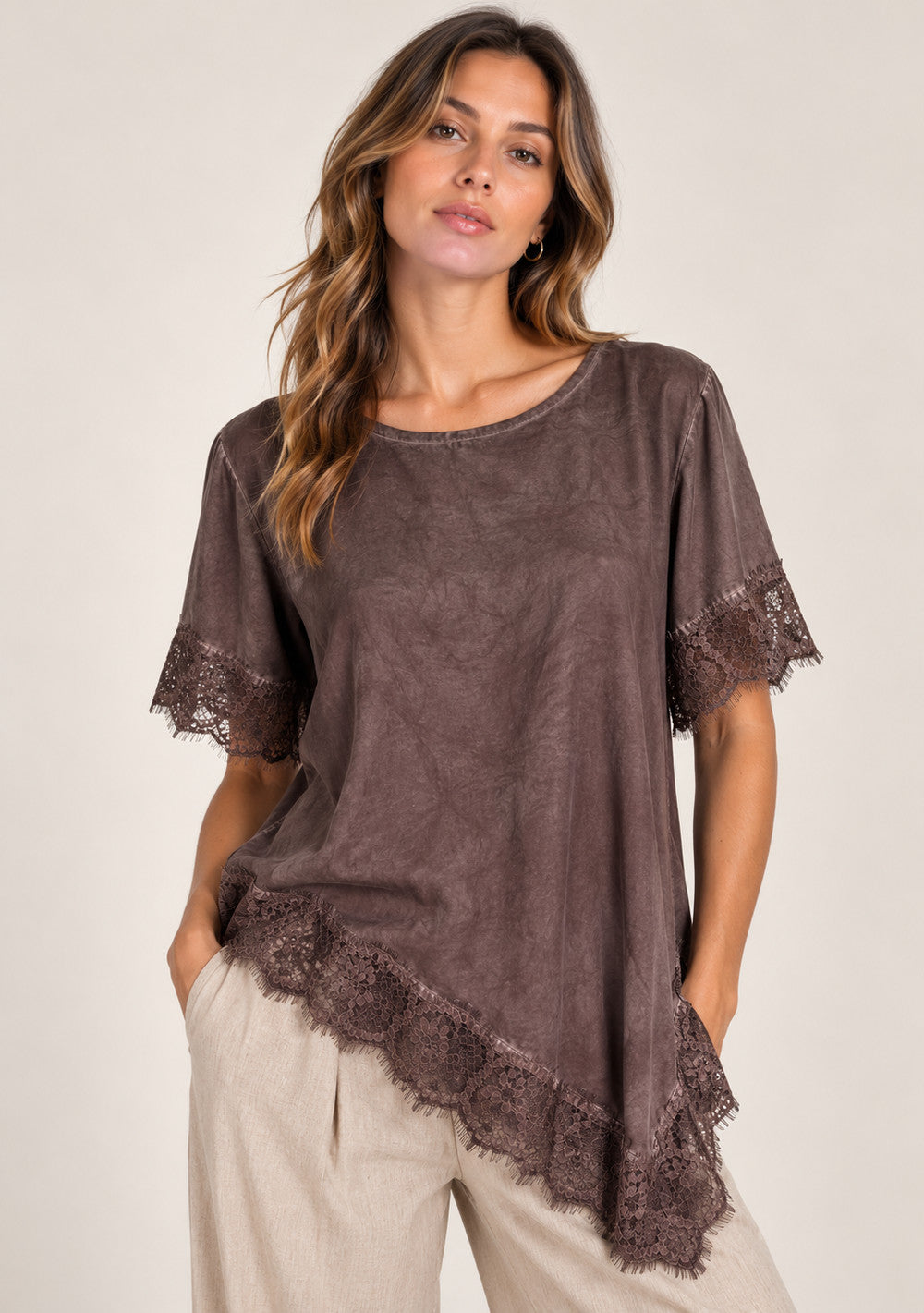 Maglia Asimmetrica con Merletto