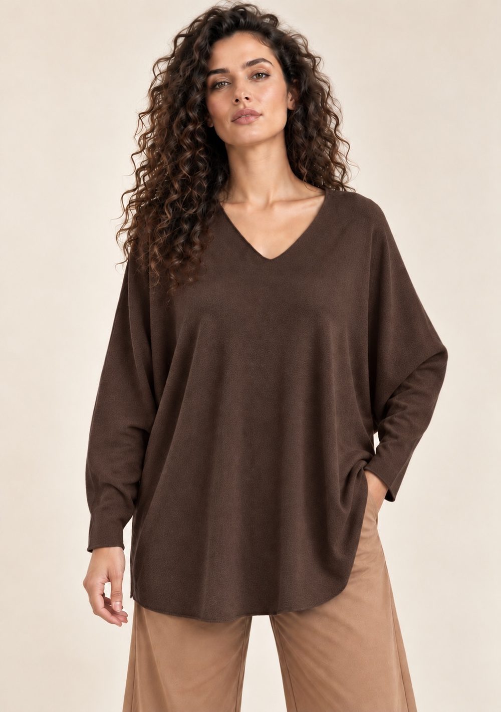 Maglia Scollo a V con Spacchi da donna in colore moro