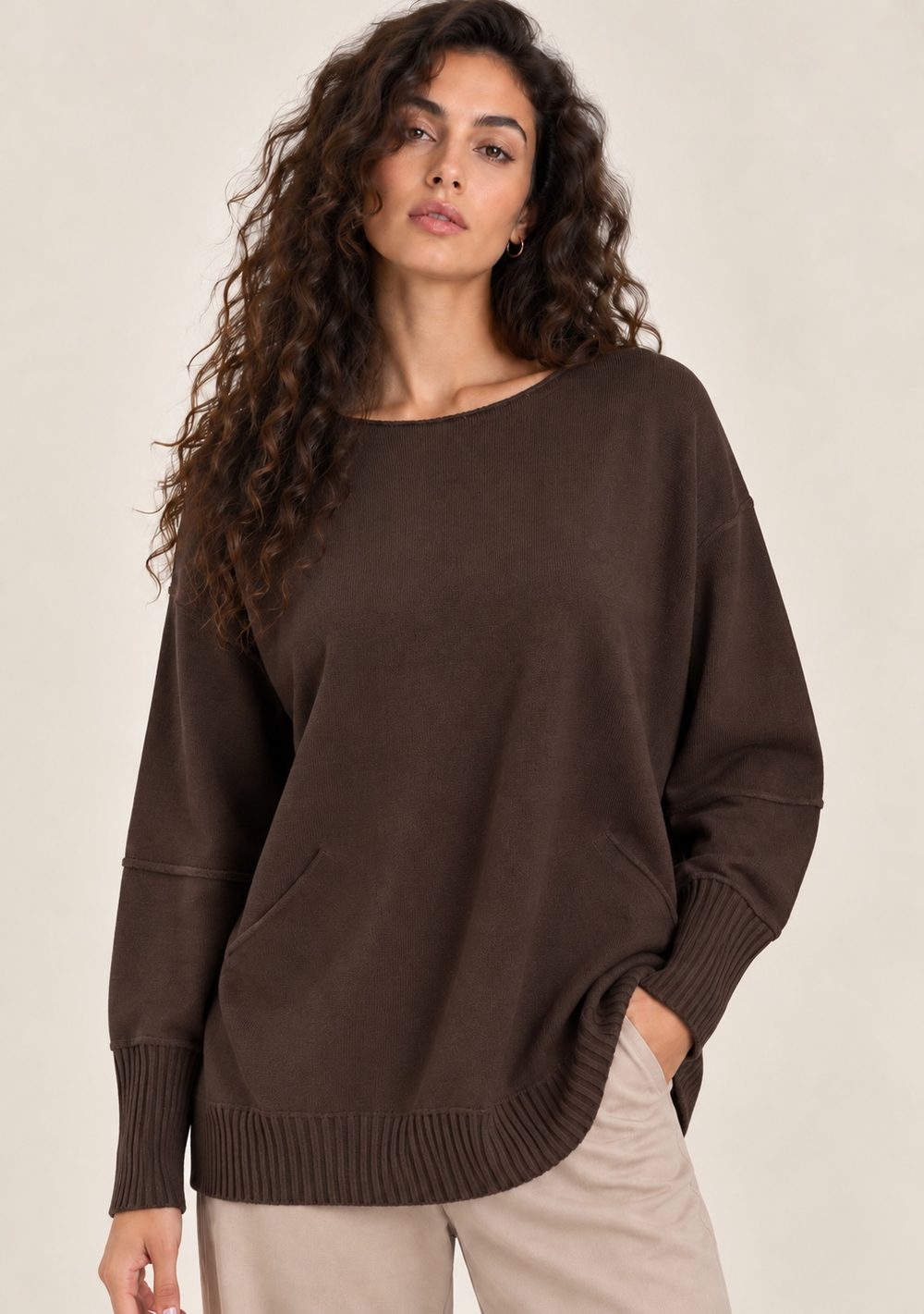 Maglia Girocollo con Tasche da donna in colore moro