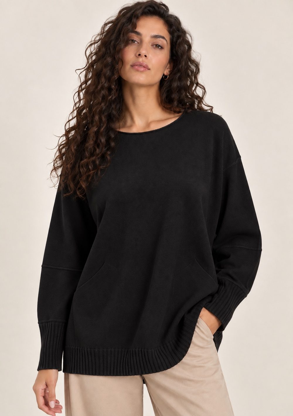 Maglia Girocollo con Tasche da donna in colore nero