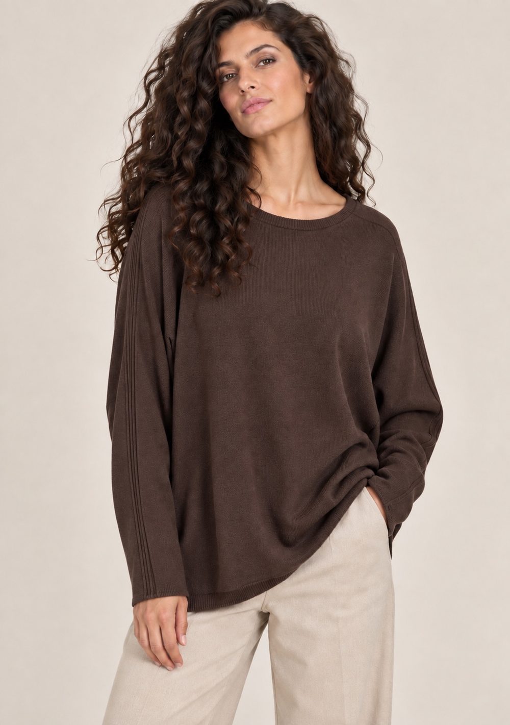 Maglia bottoni dietro in colore marrone scuro