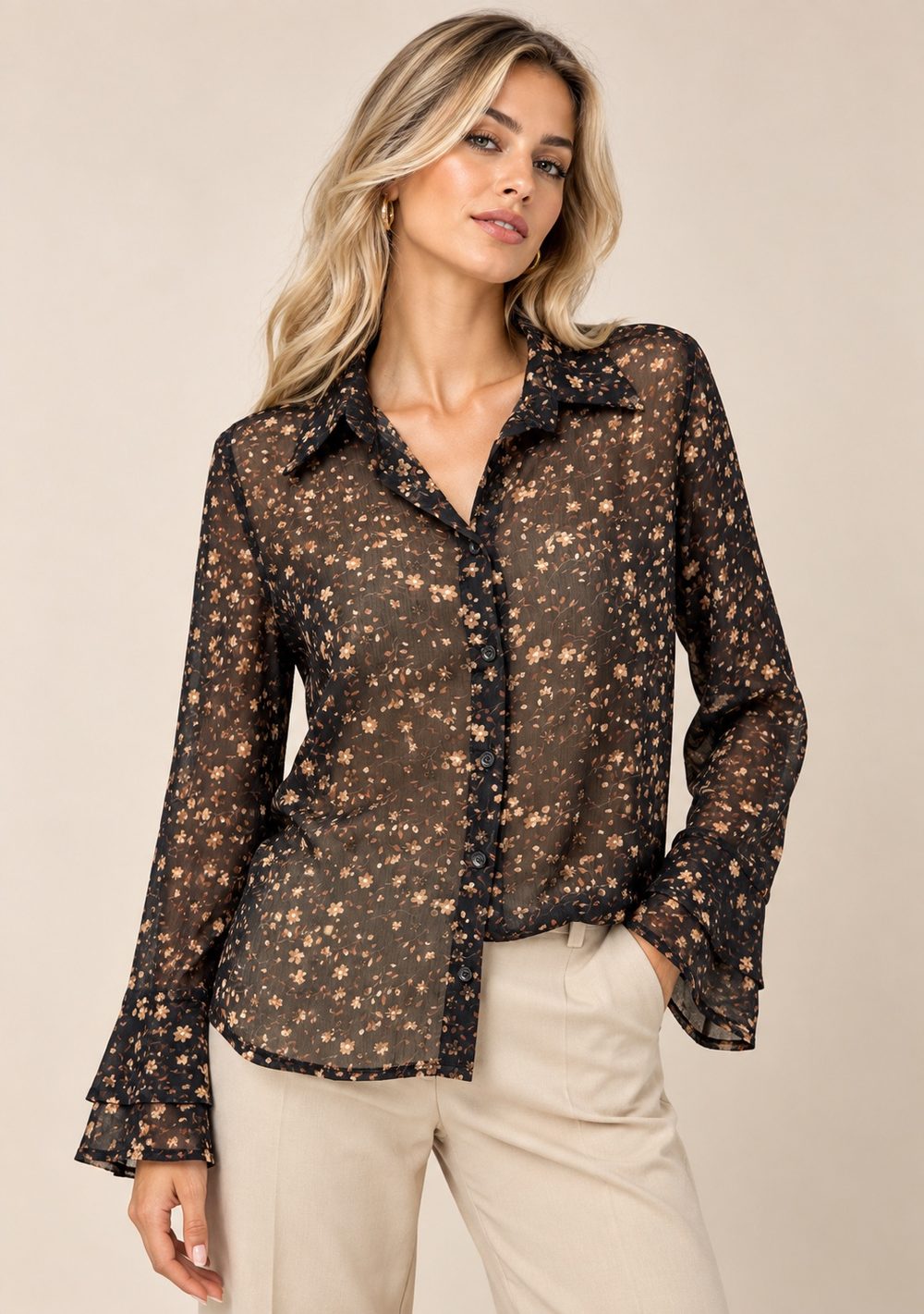 Camicia floreale scura con maniche a campana, dettaglio frontale