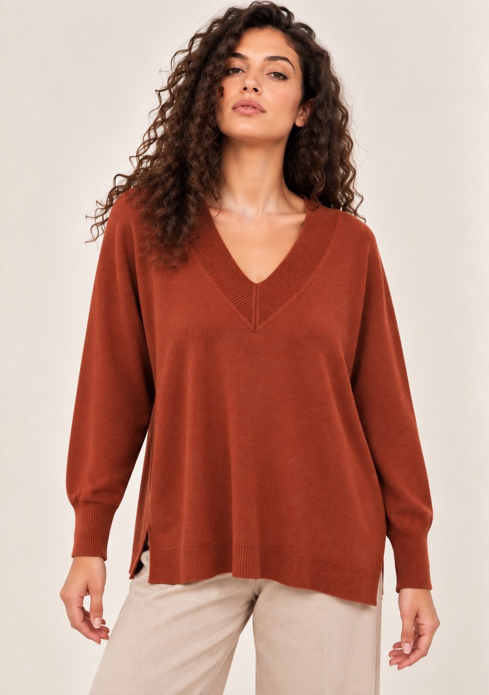 Maglia con Spacchi Laterali da donna in colore coccio