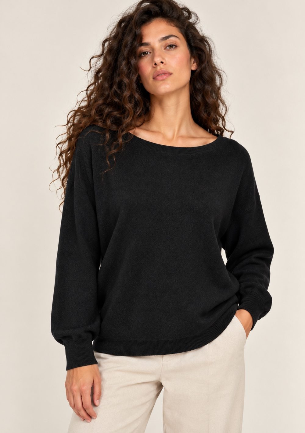 Maglia a Barca con Goccia da donna in colore nero
