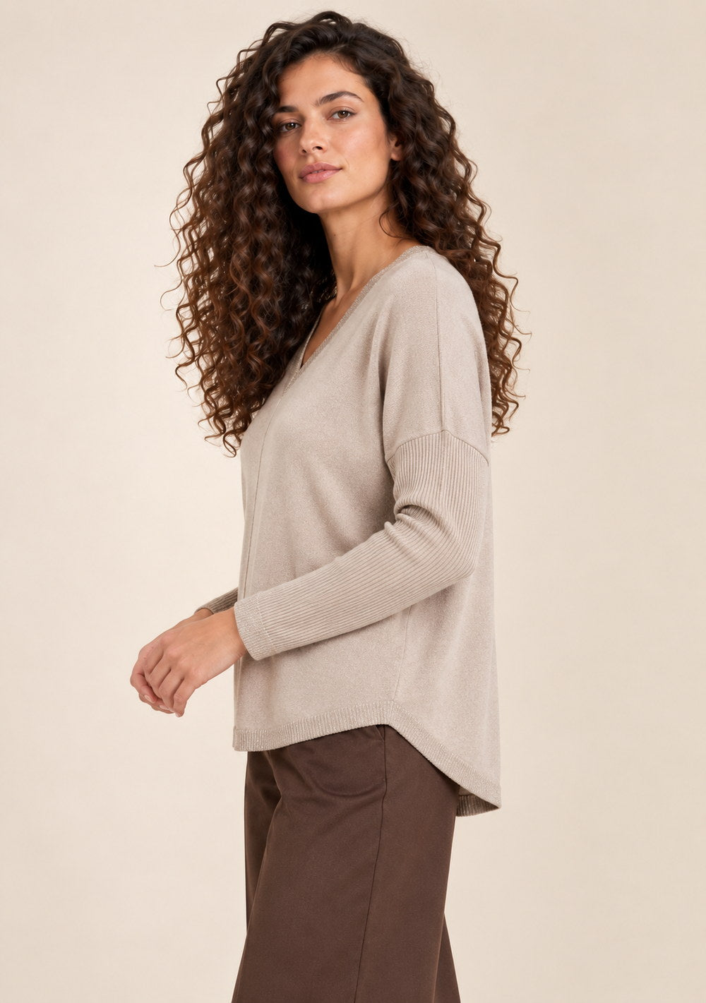 Maglia Scollo a V Riporti Lurex da donna in colore beige, vista alternativa 2