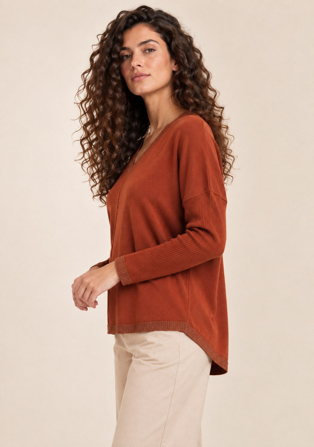 Maglia Scollo a V Riporti Lurex da donna in colore coccio, vista alternativa 2