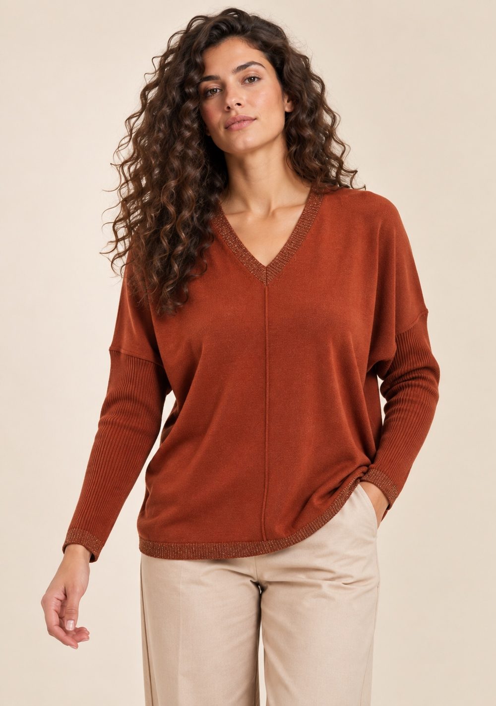 Maglia Scollo a V Riporti Lurex da donna in colore coccio