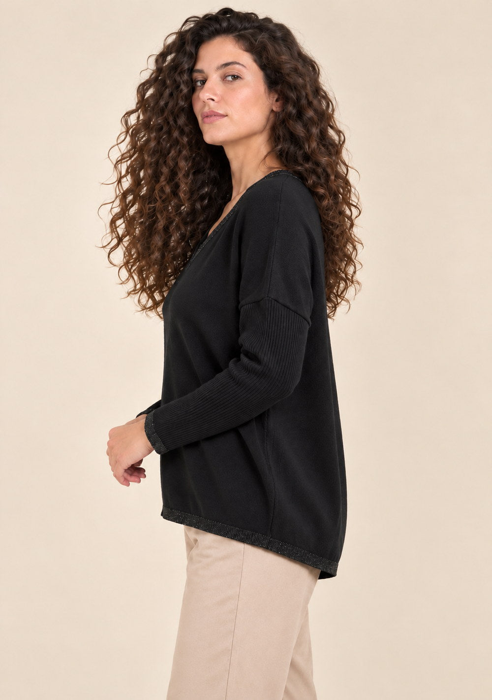 Maglia Scollo a V Riporti Lurex da donna in colore nero, vista alternativa 2