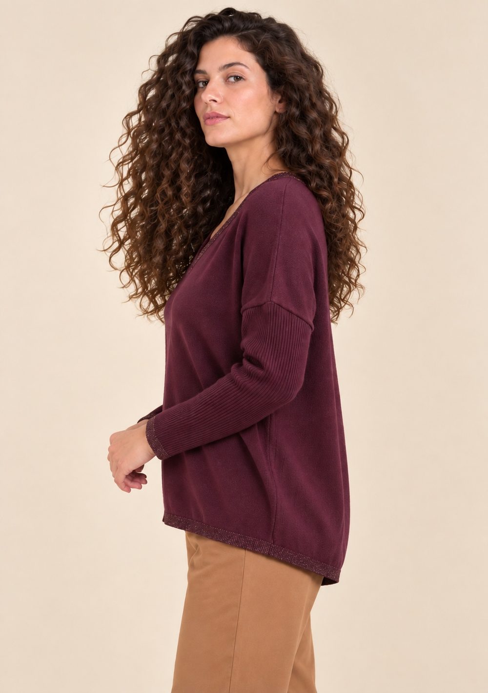 Maglia Scollo a V Riporti Lurex da donna in colore vino, vista alternativa 2