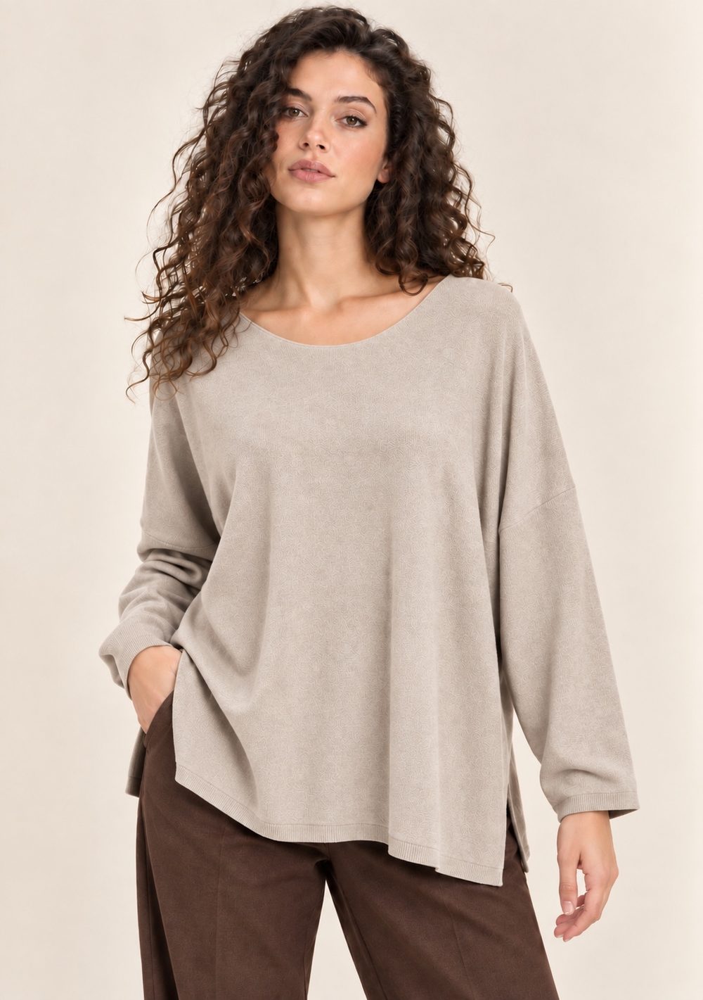 Maglia Girocollo con Spacchi Laterali da donna in colore beige