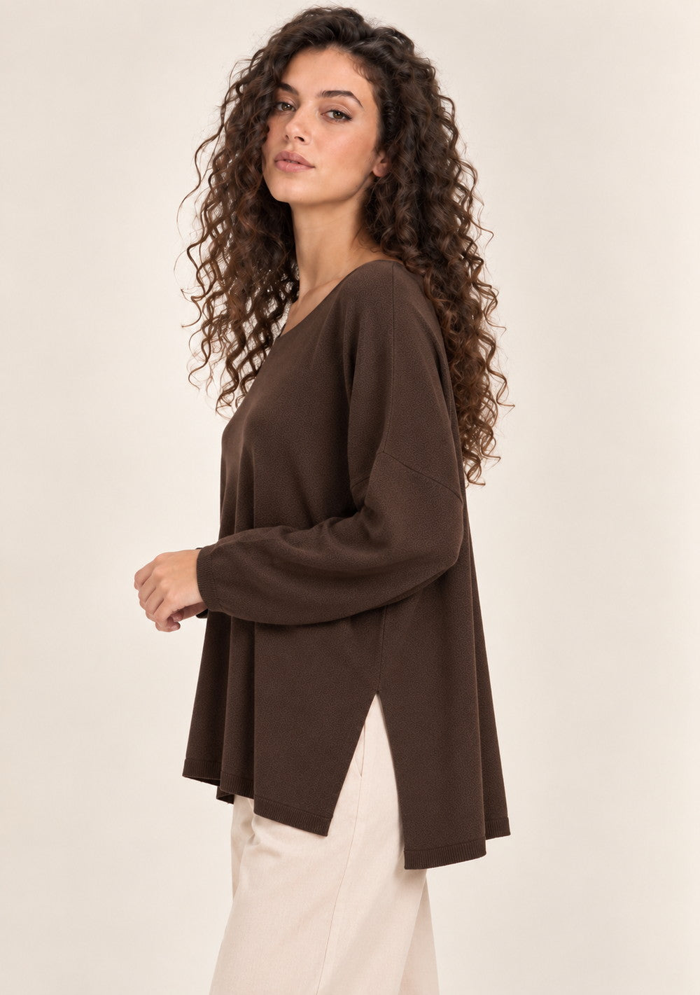 Maglia Girocollo con Spacchi Laterali da donna in colore moro, vista alternativa 2