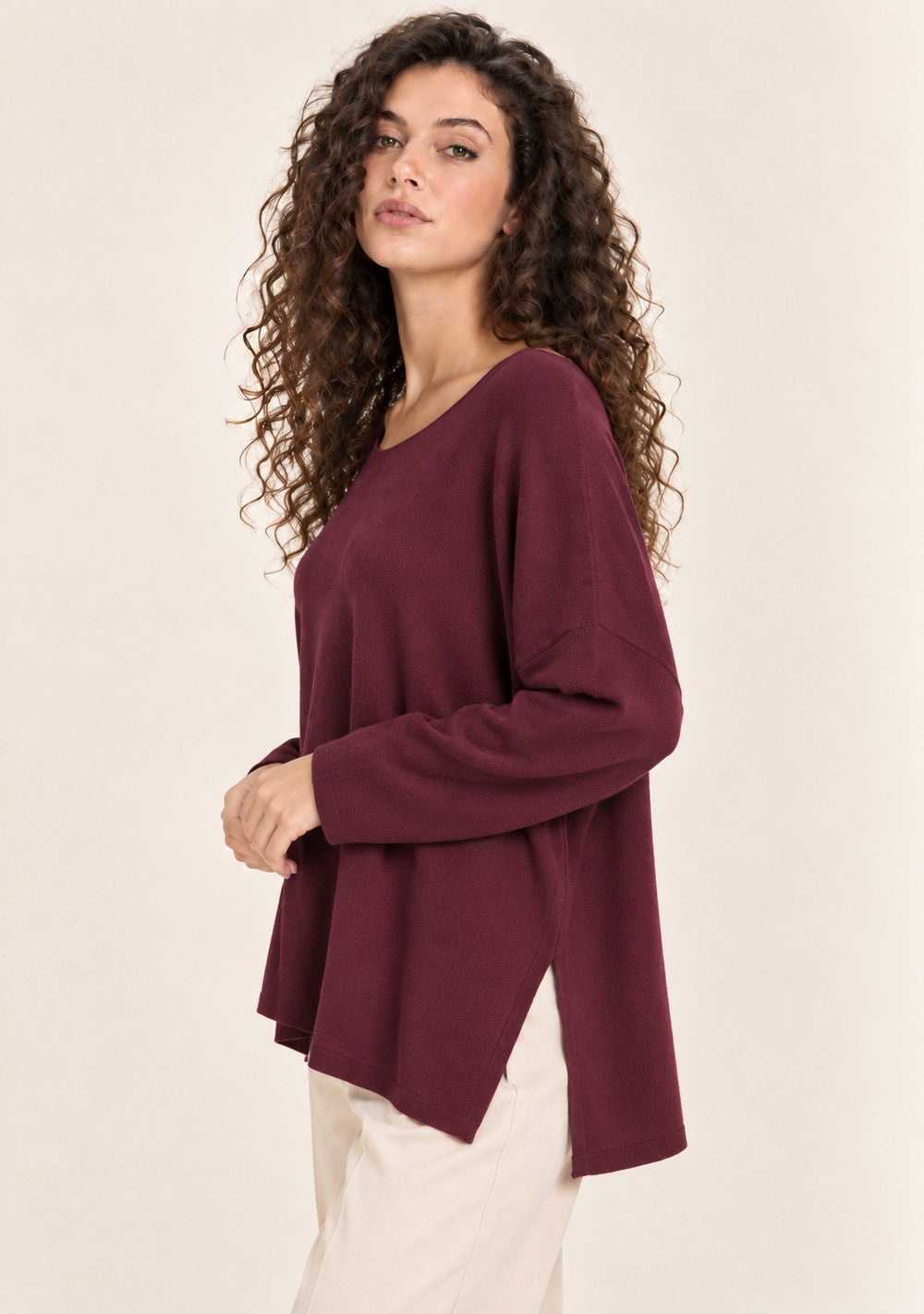 Maglia Girocollo con Spacchi Laterali da donna in colore vino, vista alternativa 2