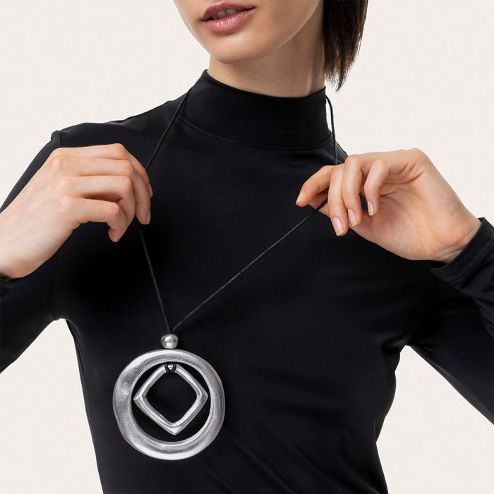 PENDENTIF RONDE A TROUE LOSANGE